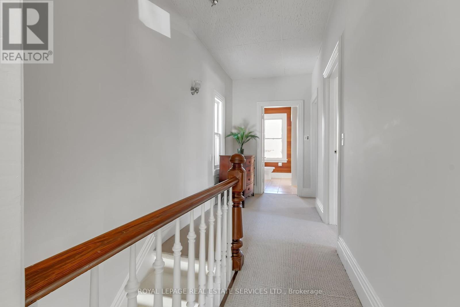 












8 DUFF STREET

,
Hamilton,




Ontario
L9C1A7

