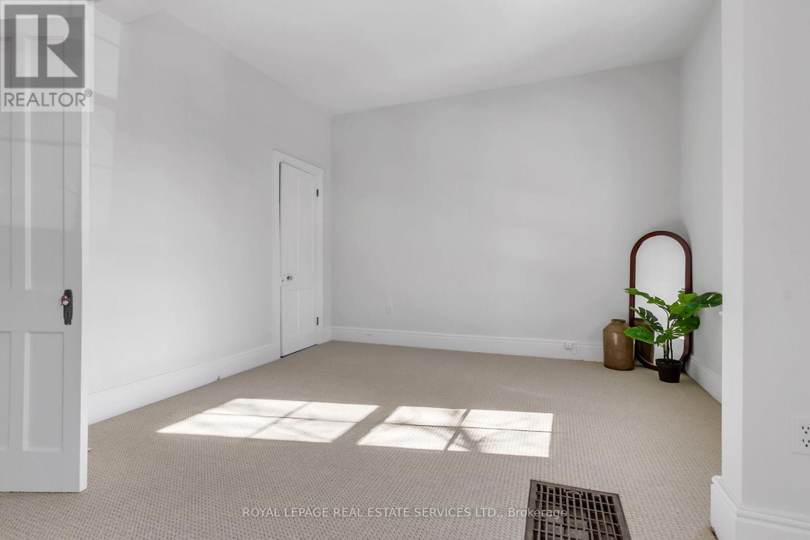 












8 DUFF STREET

,
Hamilton,




Ontario
L9C1A7

