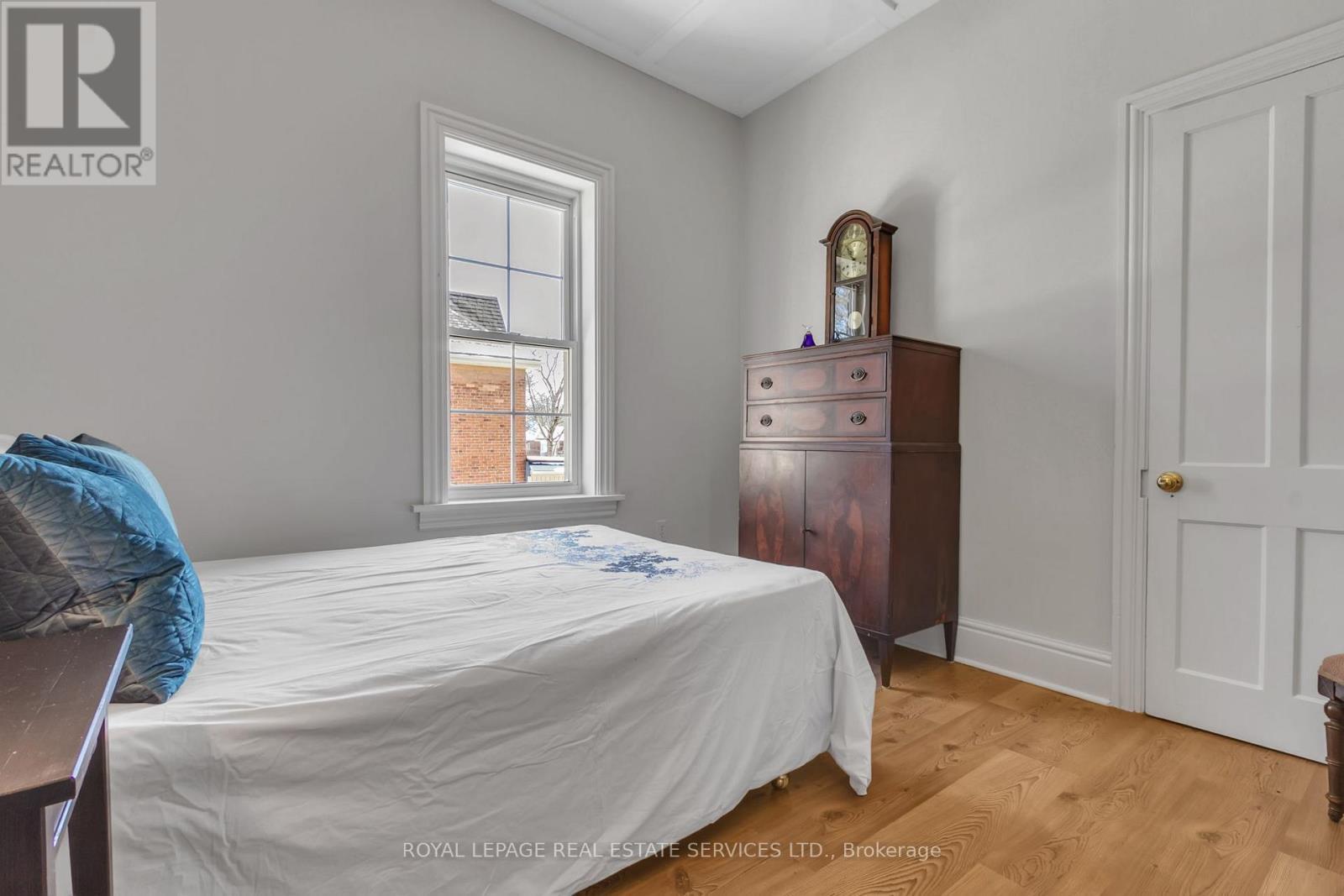 












8 DUFF STREET

,
Hamilton,




Ontario
L9C1A7

