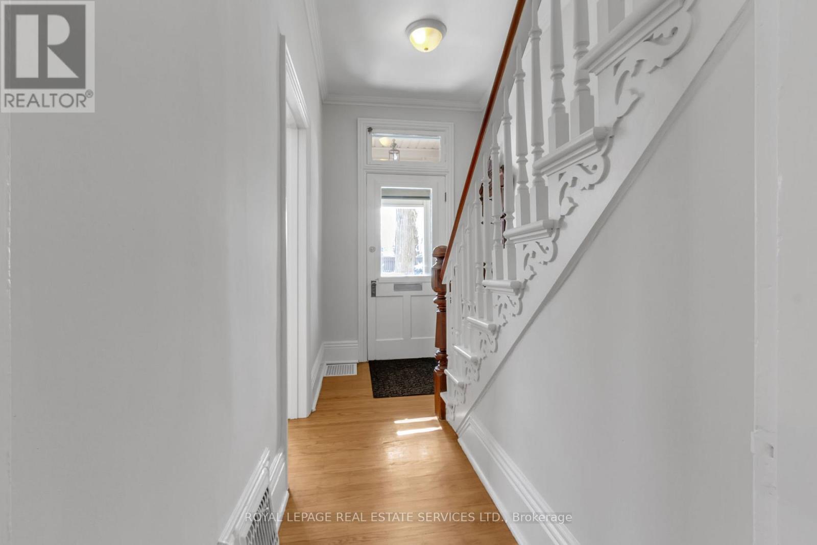 












8 DUFF STREET

,
Hamilton,




Ontario
L9C1A7

