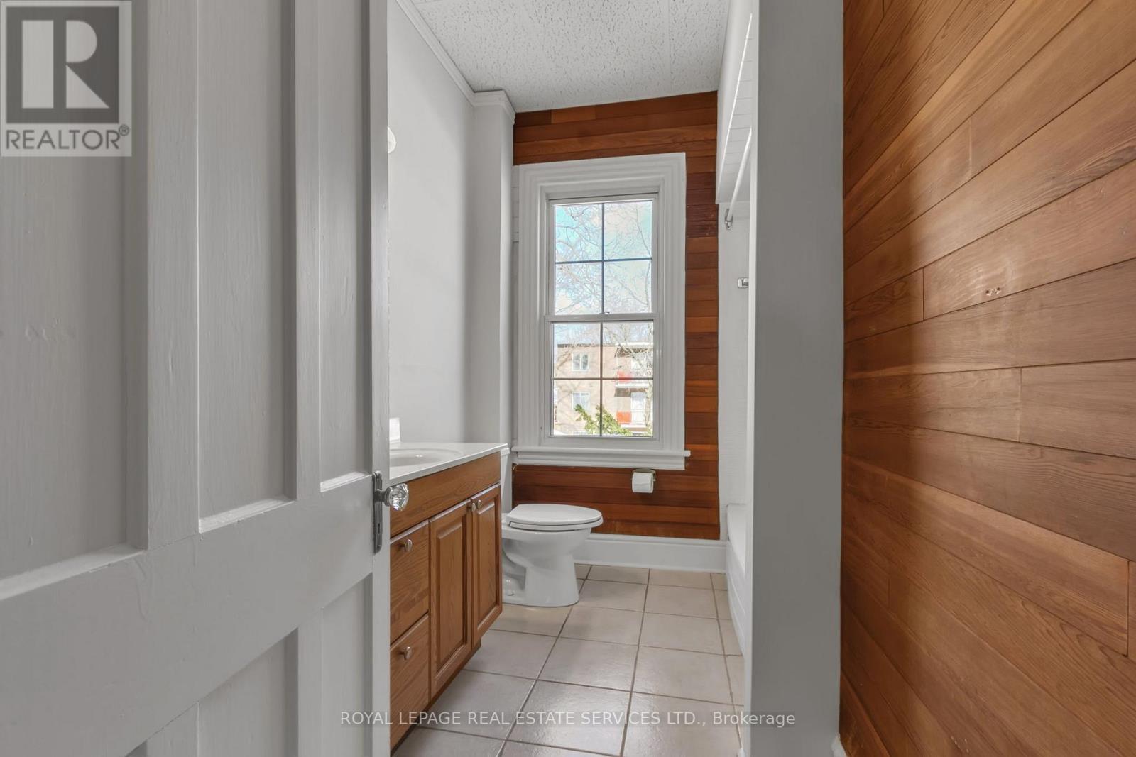 












8 DUFF STREET

,
Hamilton,




Ontario
L9C1A7

