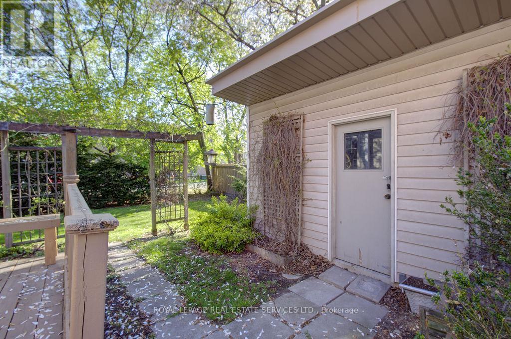 












8 DUFF STREET

,
Hamilton,




Ontario
L9C1A7

