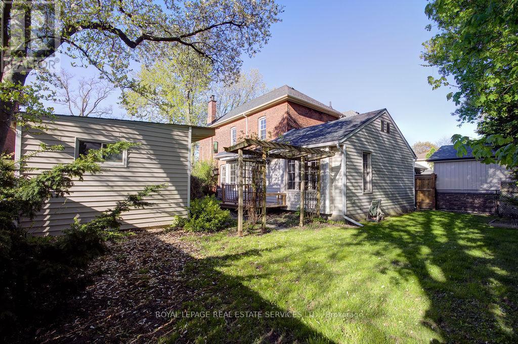 












8 DUFF STREET

,
Hamilton,




Ontario
L9C1A7

