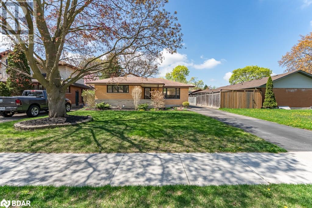 












142 MACKAY Crescent

,
Waterloo,




Ontario
N2J3K3

