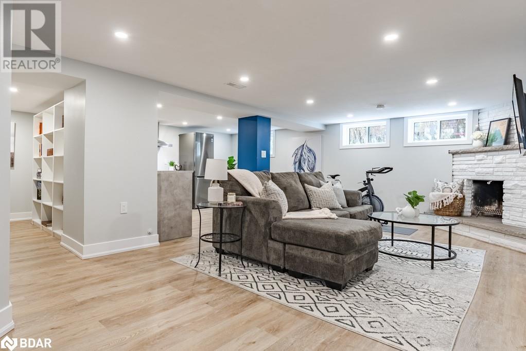












142 MACKAY Crescent

,
Waterloo,




Ontario
N2J3K3

