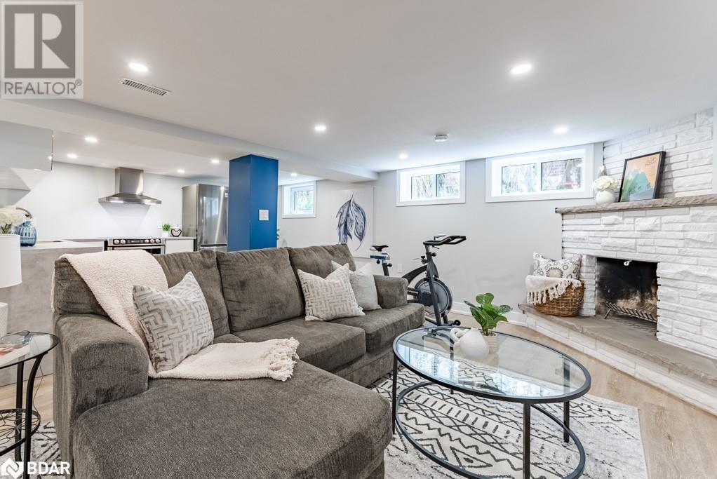 












142 MACKAY Crescent

,
Waterloo,




Ontario
N2J3K3

