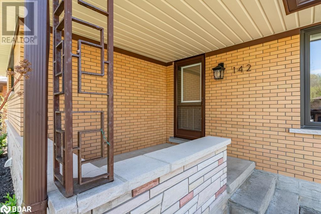 












142 MACKAY Crescent

,
Waterloo,




Ontario
N2J3K3

