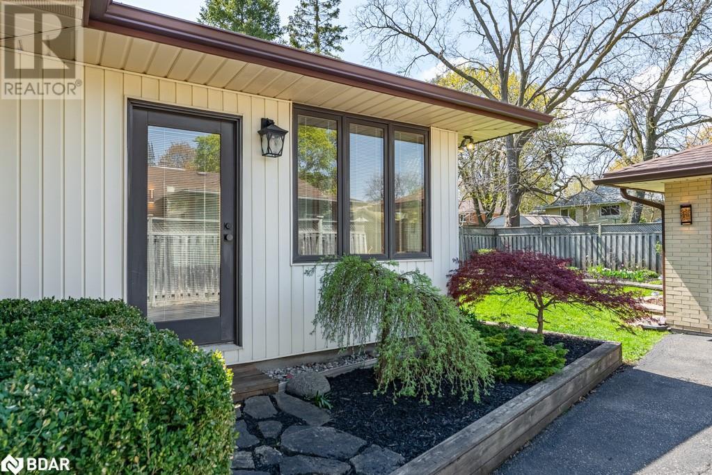 












142 MACKAY Crescent

,
Waterloo,




Ontario
N2J3K3

