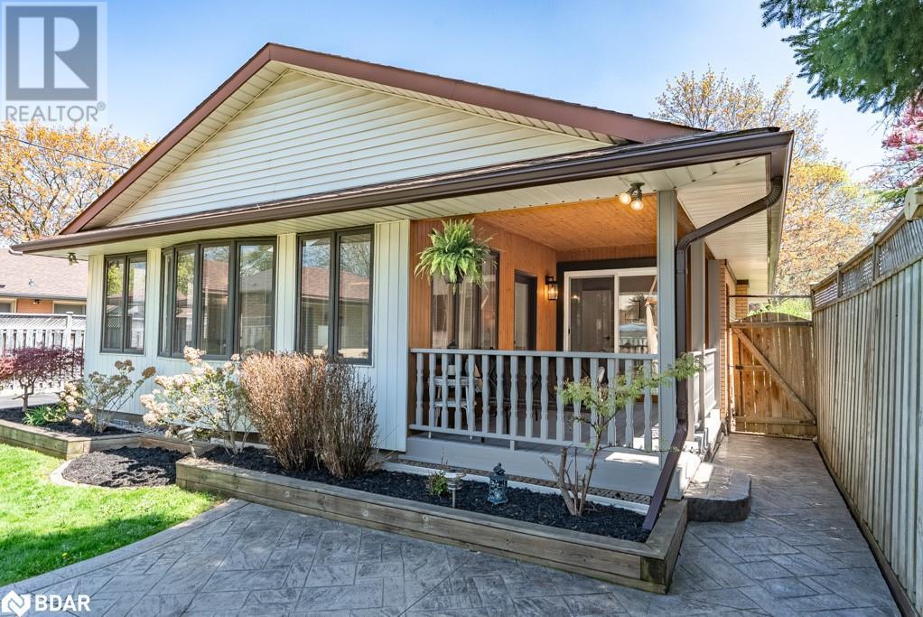 












142 MACKAY Crescent

,
Waterloo,




Ontario
N2J3K3

