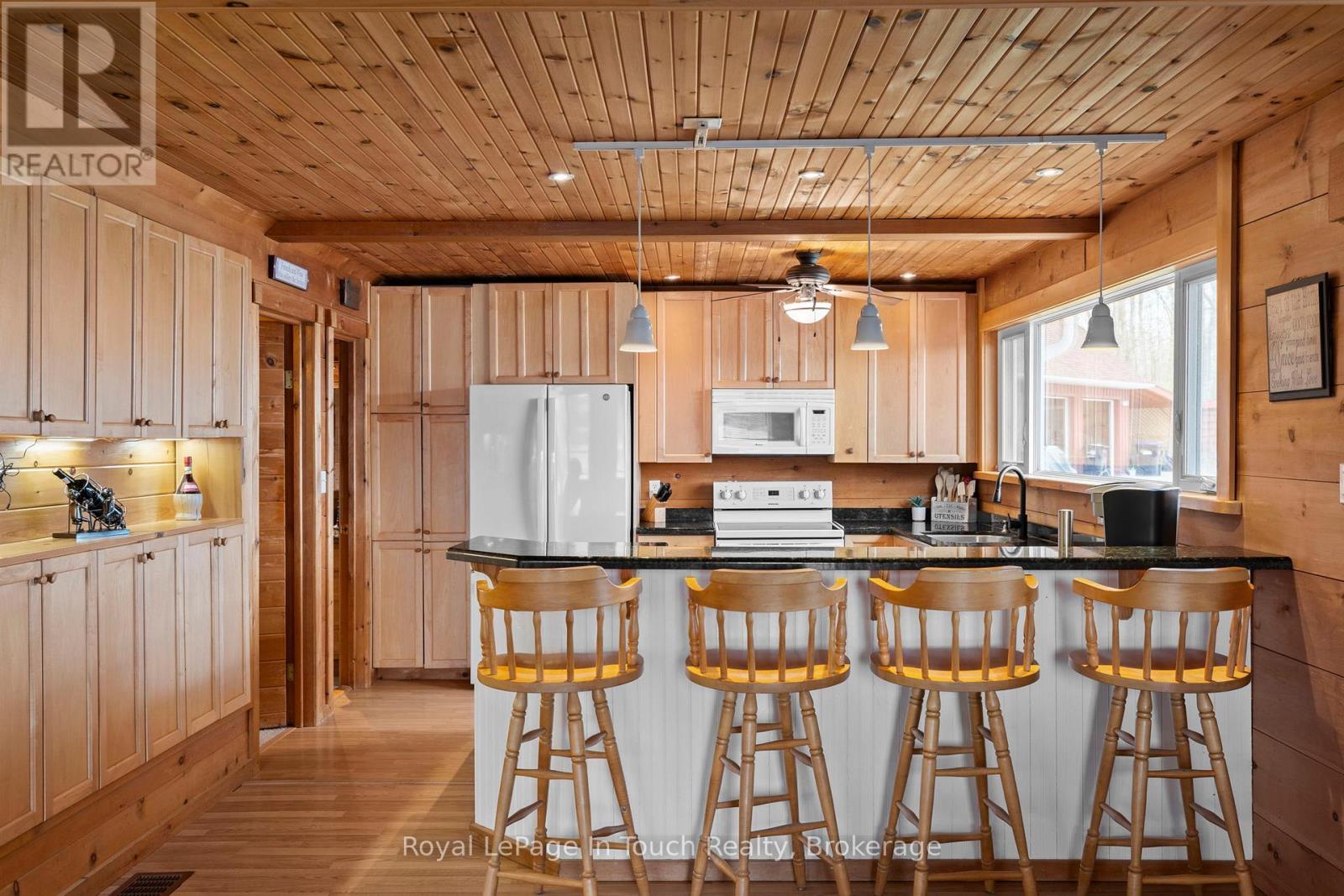 












1472 OTTER POINT ROAD

,
Severn,




Ontario
L0K1E0


