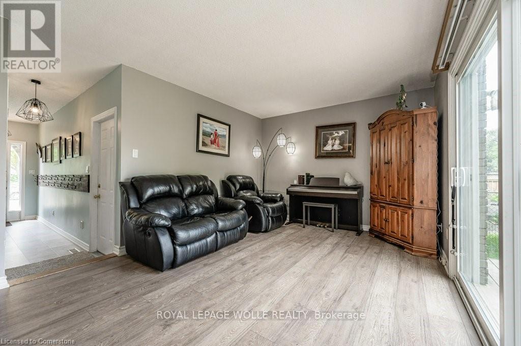 












31 DRIFTWOOD PLACE

,
Kitchener,




Ontario
N2N1W3

