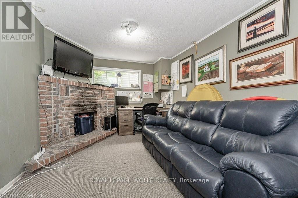 












31 DRIFTWOOD PLACE

,
Kitchener,




Ontario
N2N1W3

