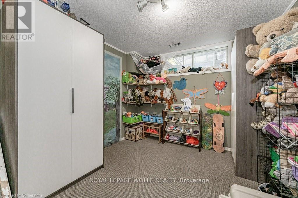 












31 DRIFTWOOD PLACE

,
Kitchener,




Ontario
N2N1W3

