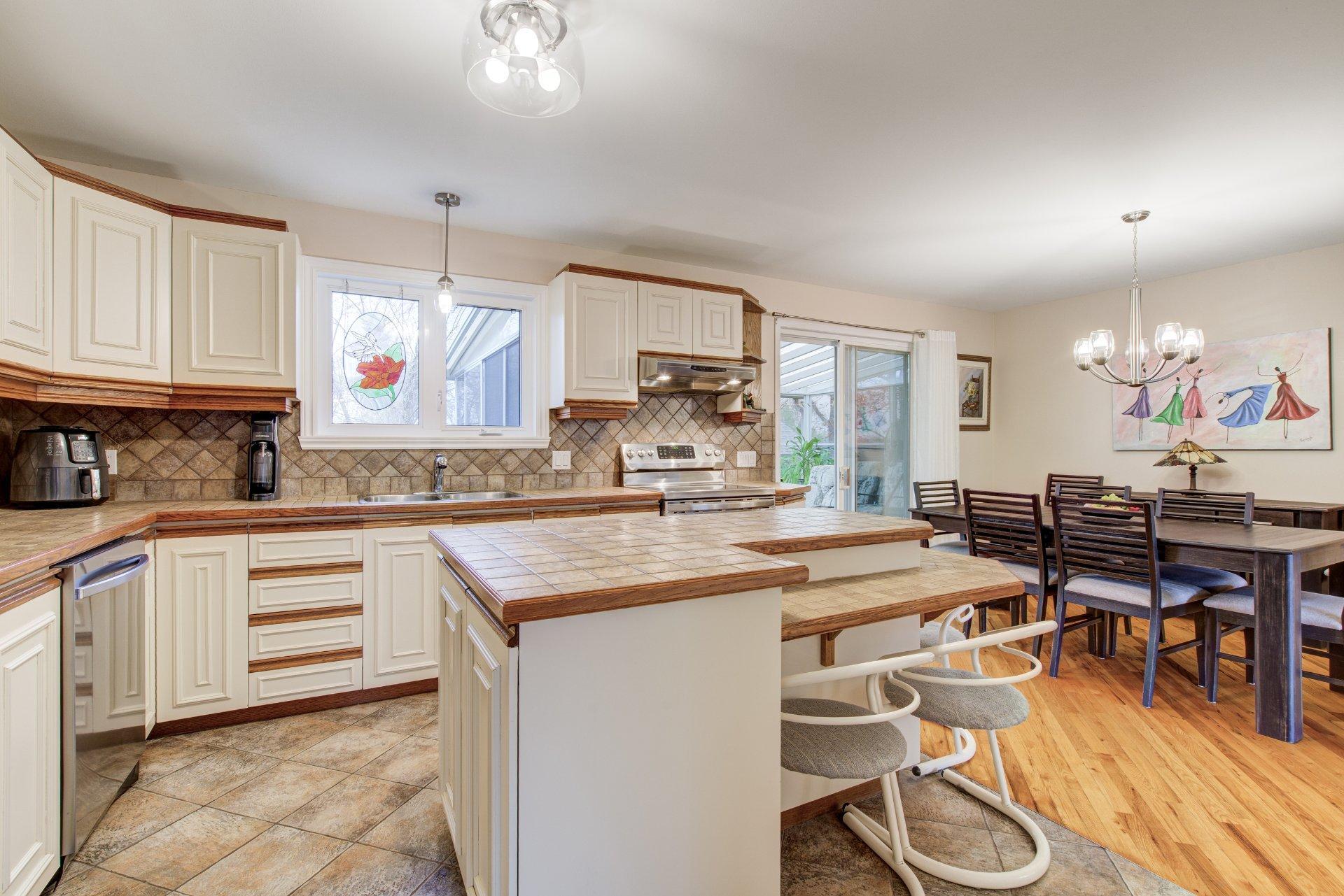 









31


Rue Denicourt

,
Saint-Jean-sur-Richelieu,




QC
J2X4Y5

