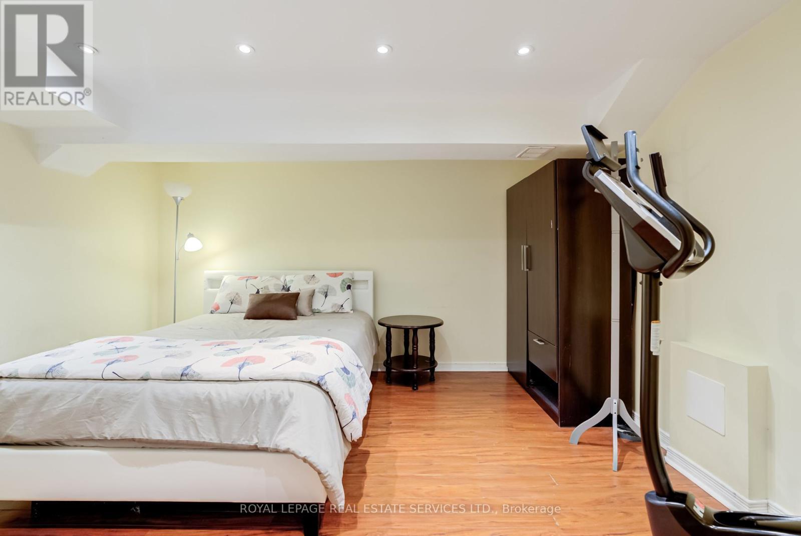












34 SKYLARK ROAD

,
Toronto,




Ontario
M6S4M4

