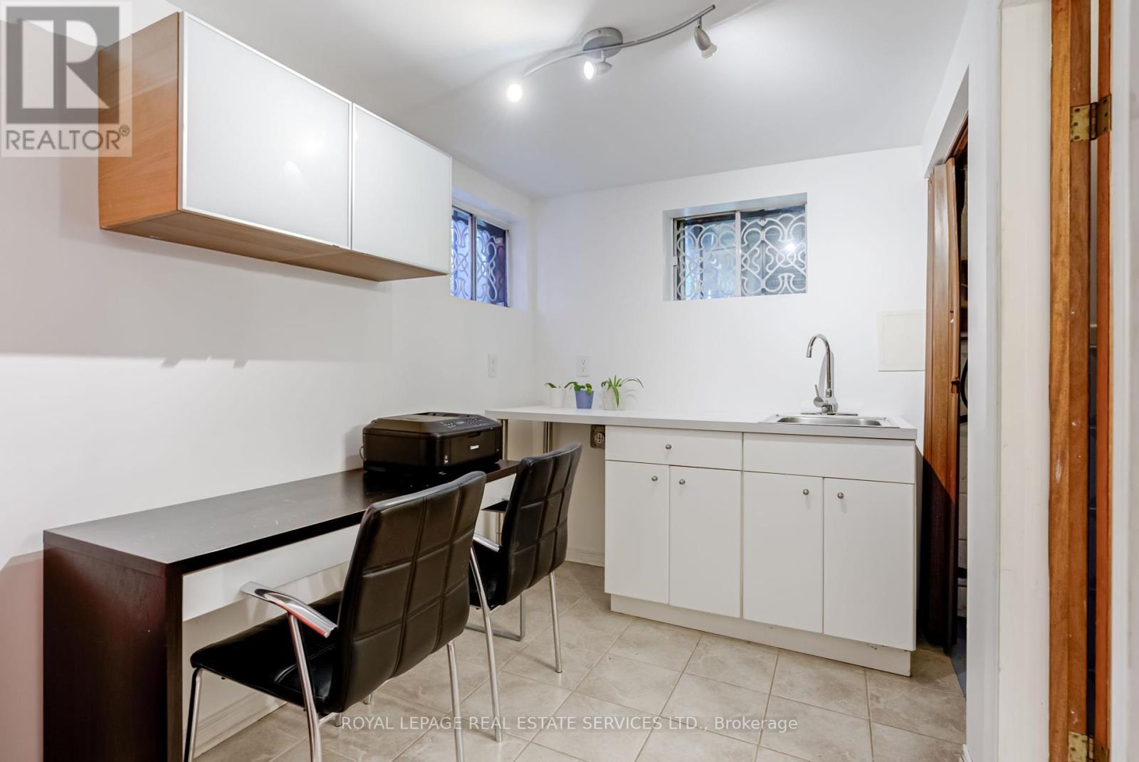 












34 SKYLARK ROAD

,
Toronto,




Ontario
M6S4M4

