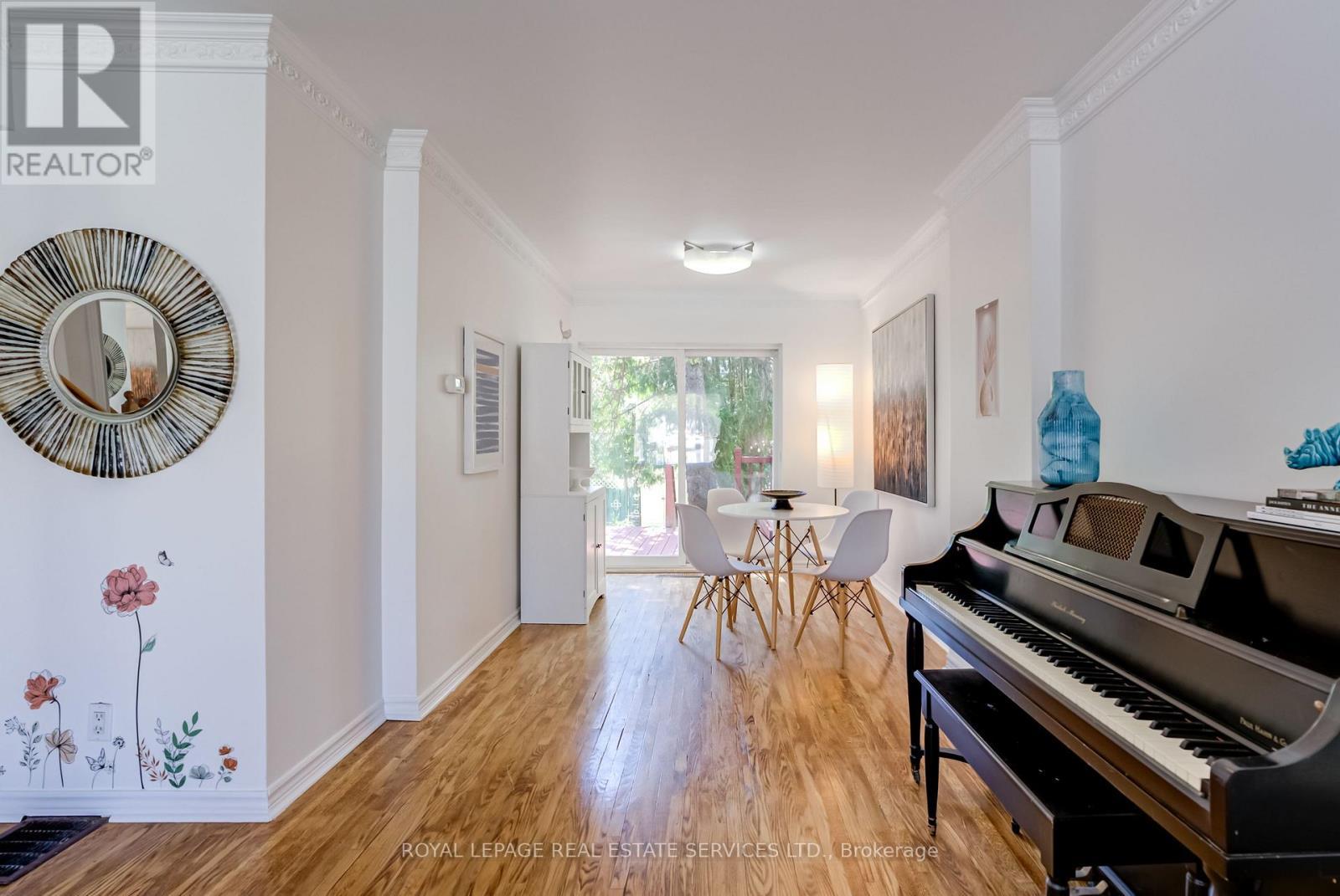 












34 SKYLARK ROAD

,
Toronto,




Ontario
M6S4M4

