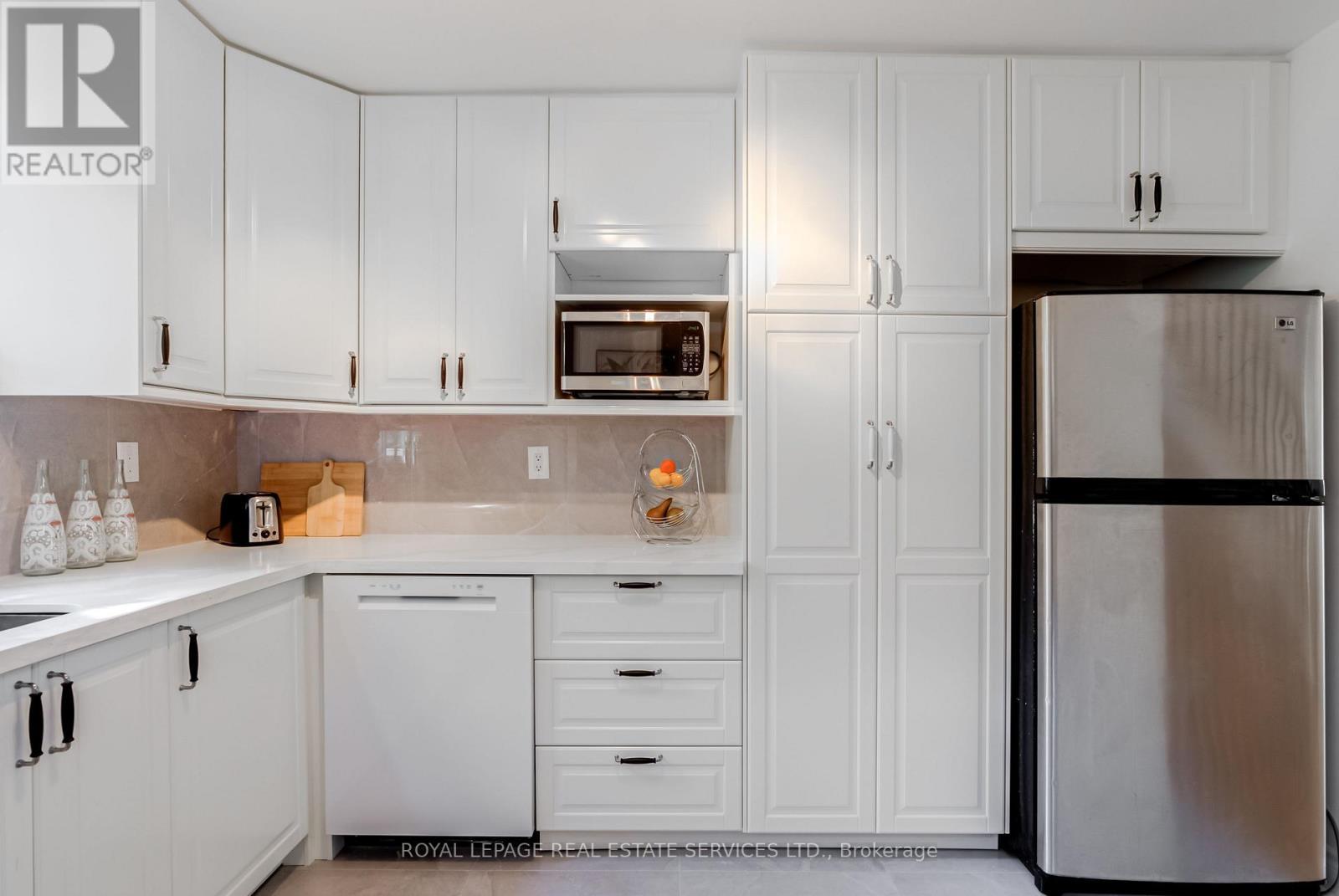 












34 SKYLARK ROAD

,
Toronto,




Ontario
M6S4M4

