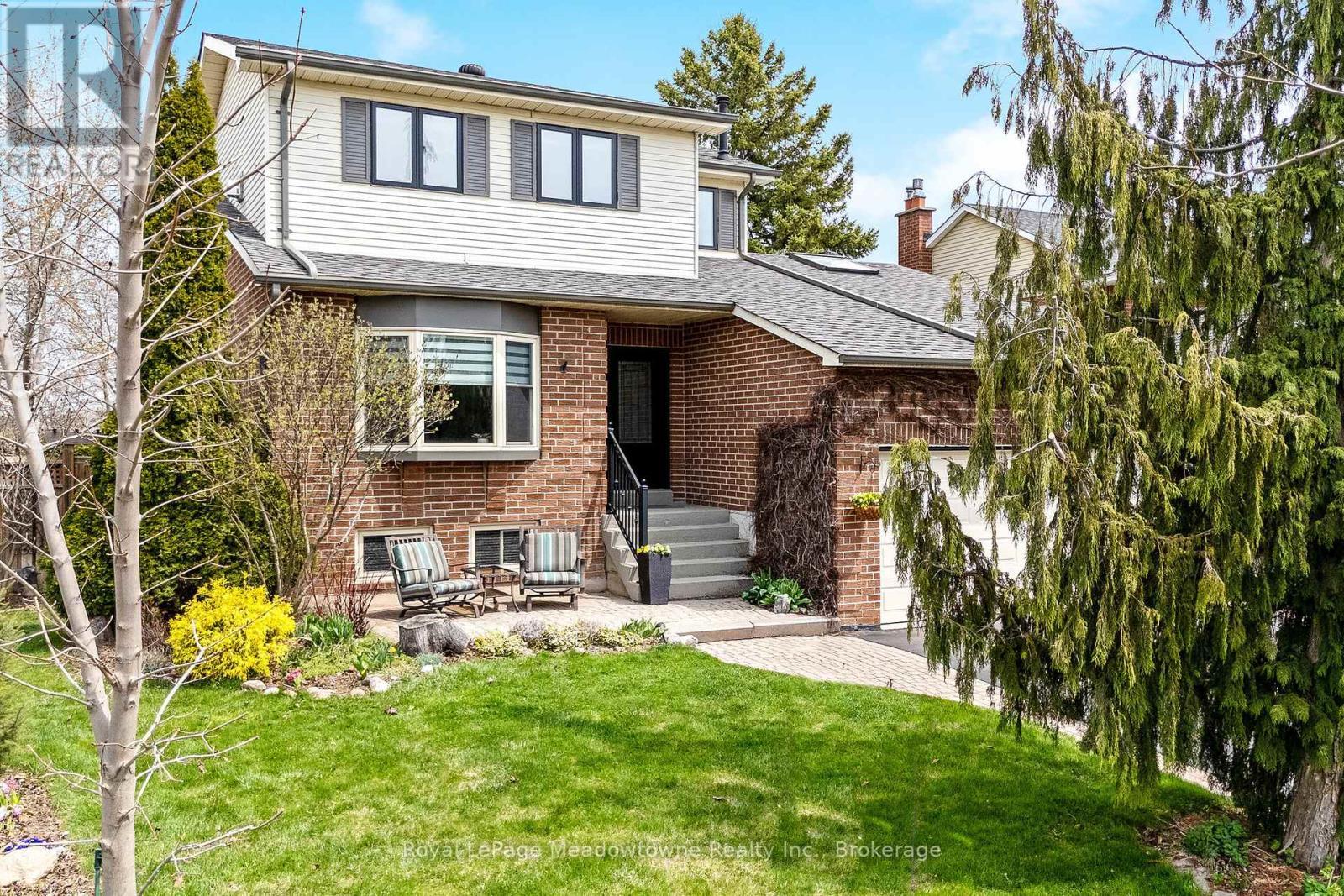 












738 ROBERTSON CRESCENT

,
Milton (TM Timberlea),




Ontario
L9T4W4

