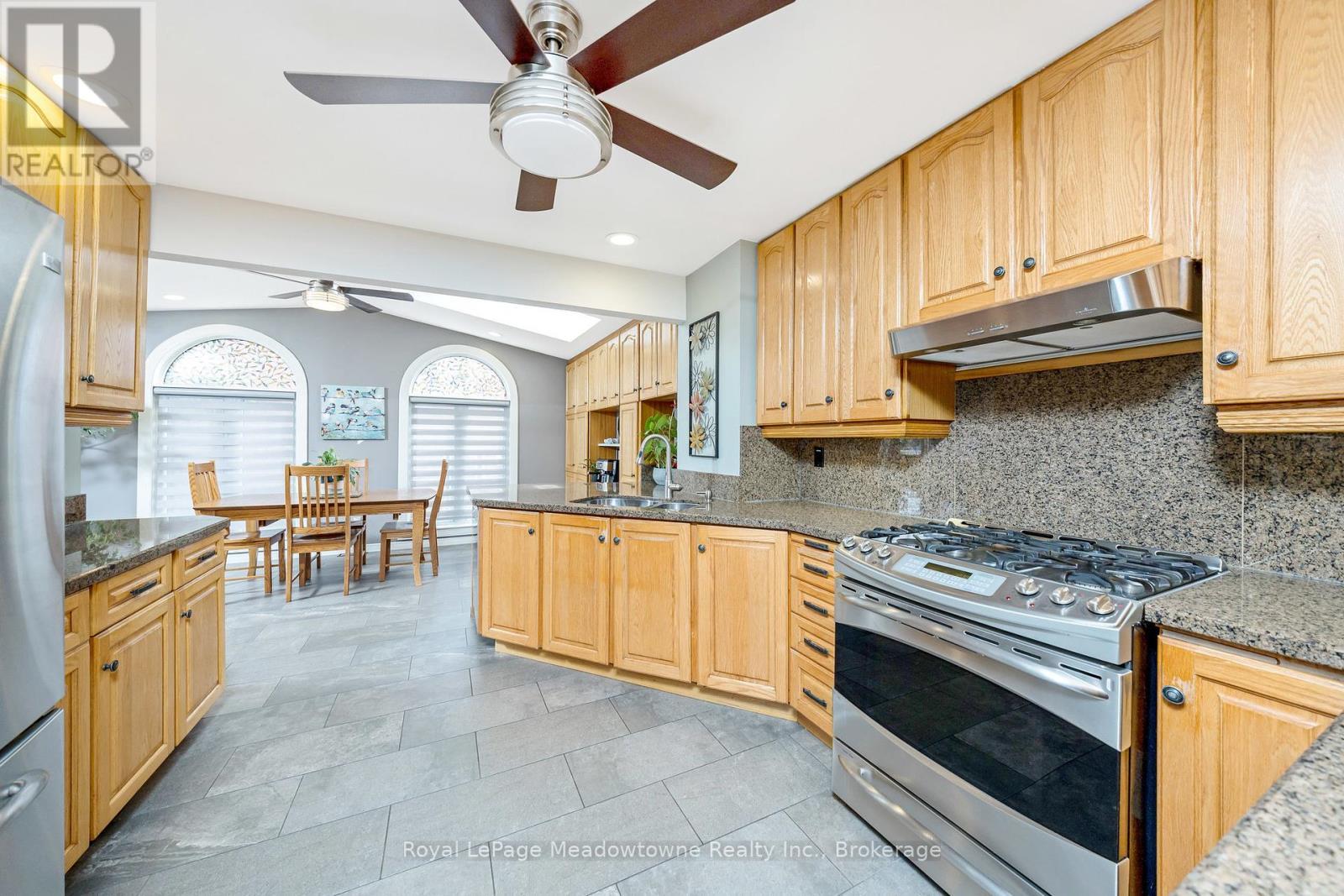 












738 ROBERTSON CRESCENT

,
Milton (TM Timberlea),




Ontario
L9T4W4

