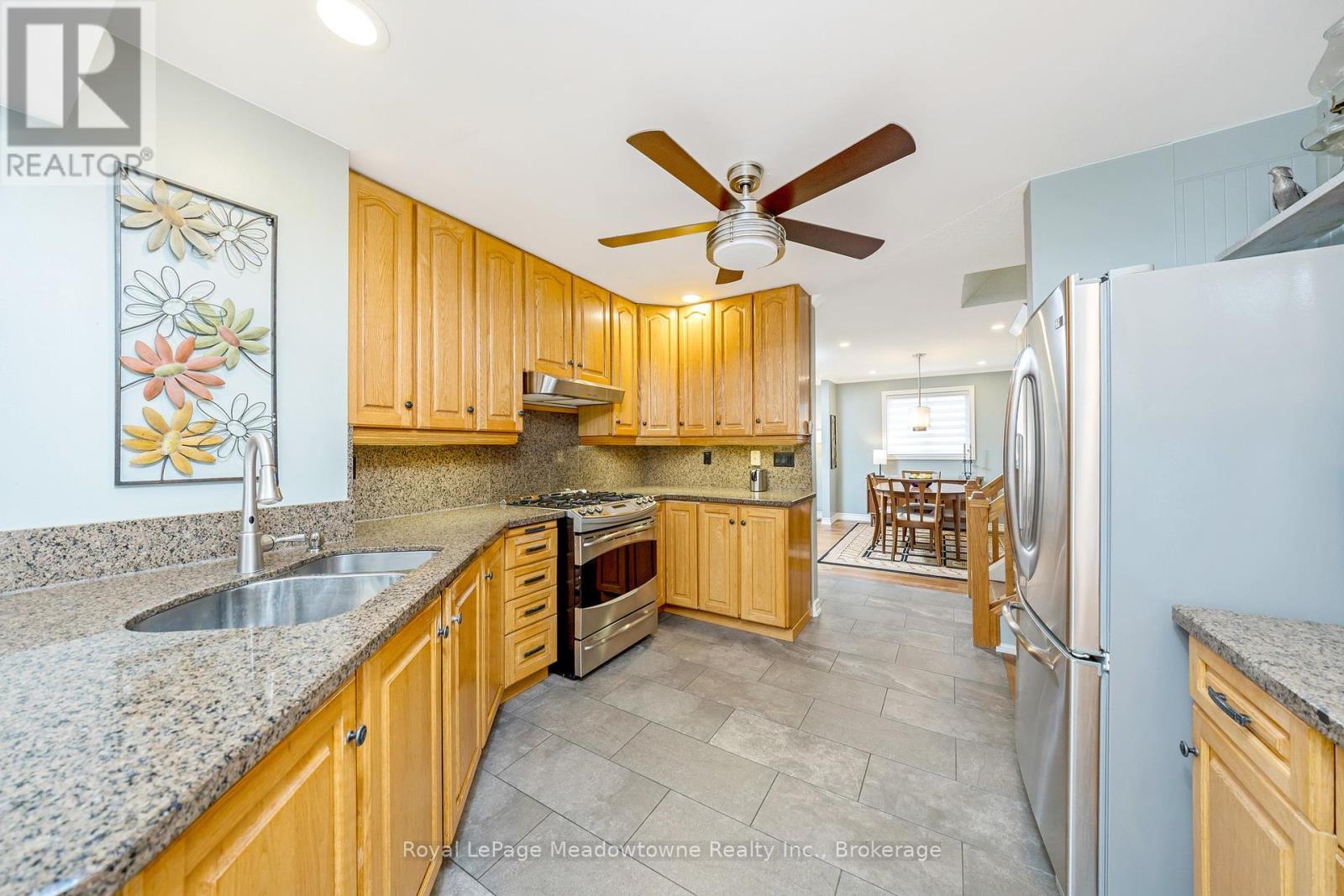 












738 ROBERTSON CRESCENT

,
Milton (TM Timberlea),




Ontario
L9T4W4

