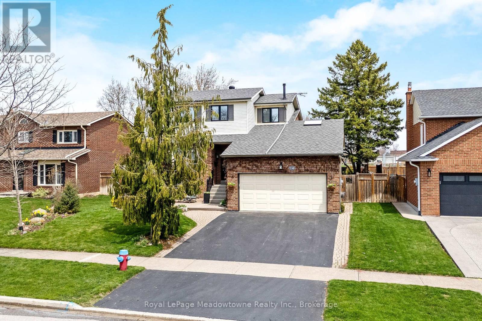 












738 ROBERTSON CRESCENT

,
Milton (TM Timberlea),




Ontario
L9T4W4

