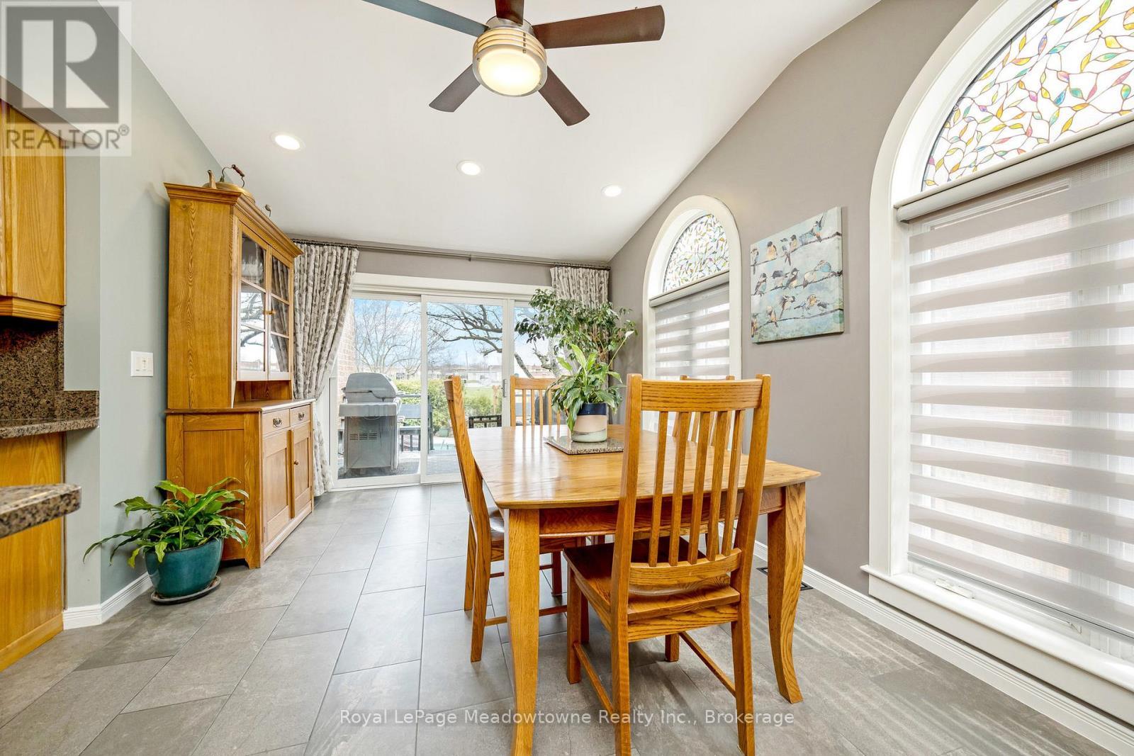 












738 ROBERTSON CRESCENT

,
Milton (TM Timberlea),




Ontario
L9T4W4

