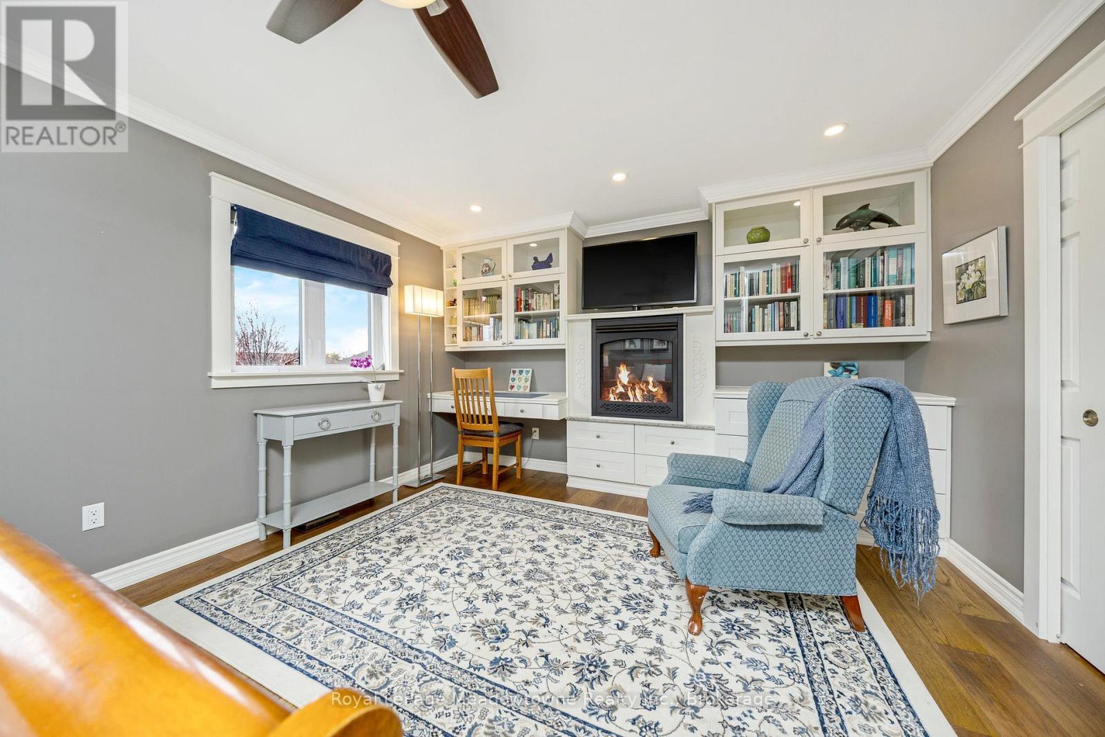 












738 ROBERTSON CRESCENT

,
Milton (TM Timberlea),




Ontario
L9T4W4

