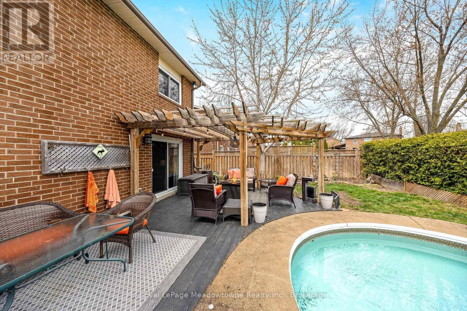 












738 ROBERTSON CRESCENT

,
Milton (TM Timberlea),




Ontario
L9T4W4

