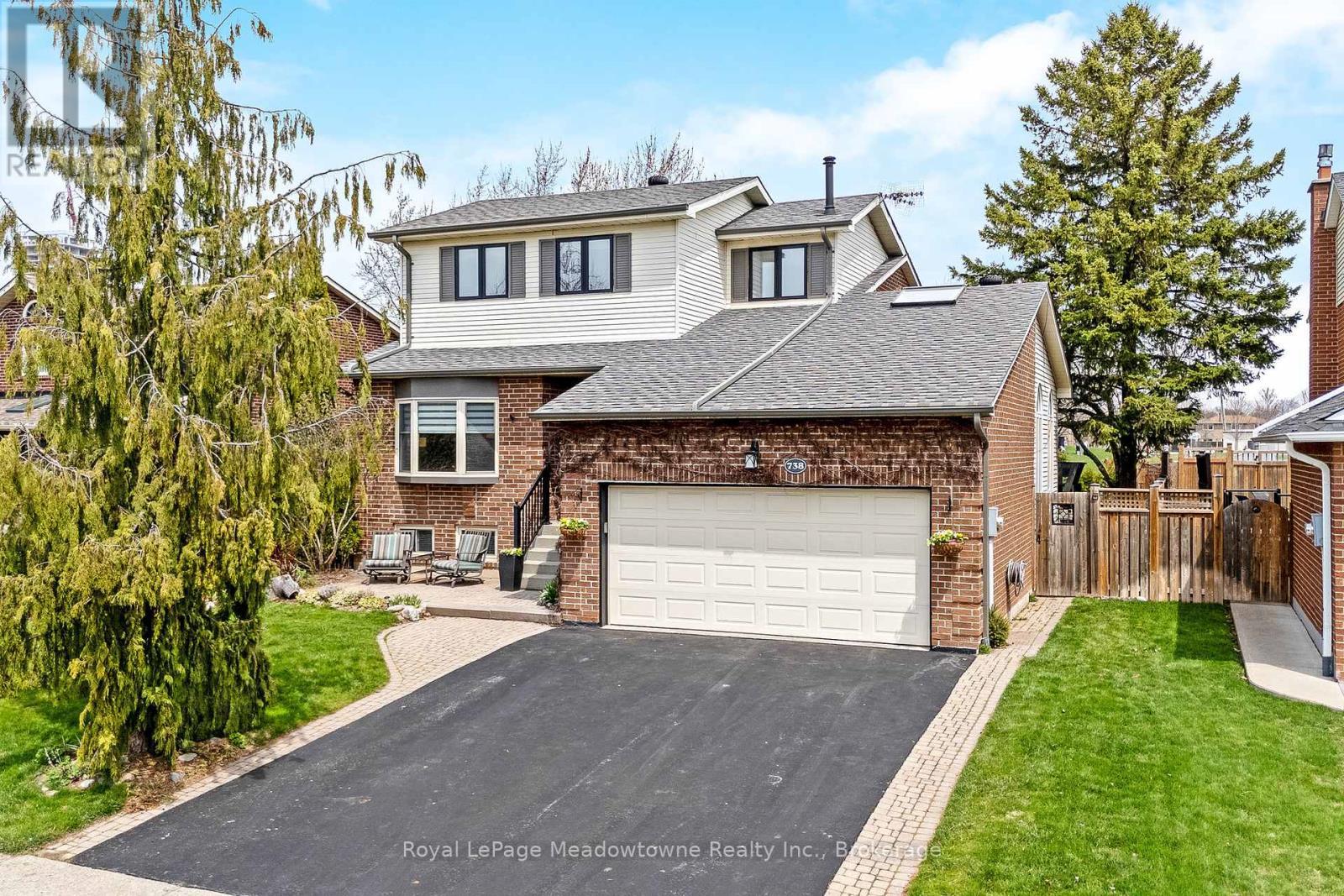 












738 ROBERTSON CRESCENT

,
Milton (TM Timberlea),




Ontario
L9T4W4

