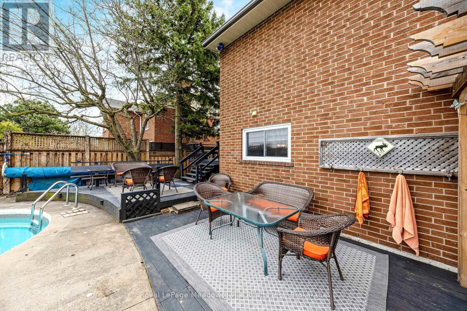 












738 ROBERTSON CRESCENT

,
Milton (TM Timberlea),




Ontario
L9T4W4

