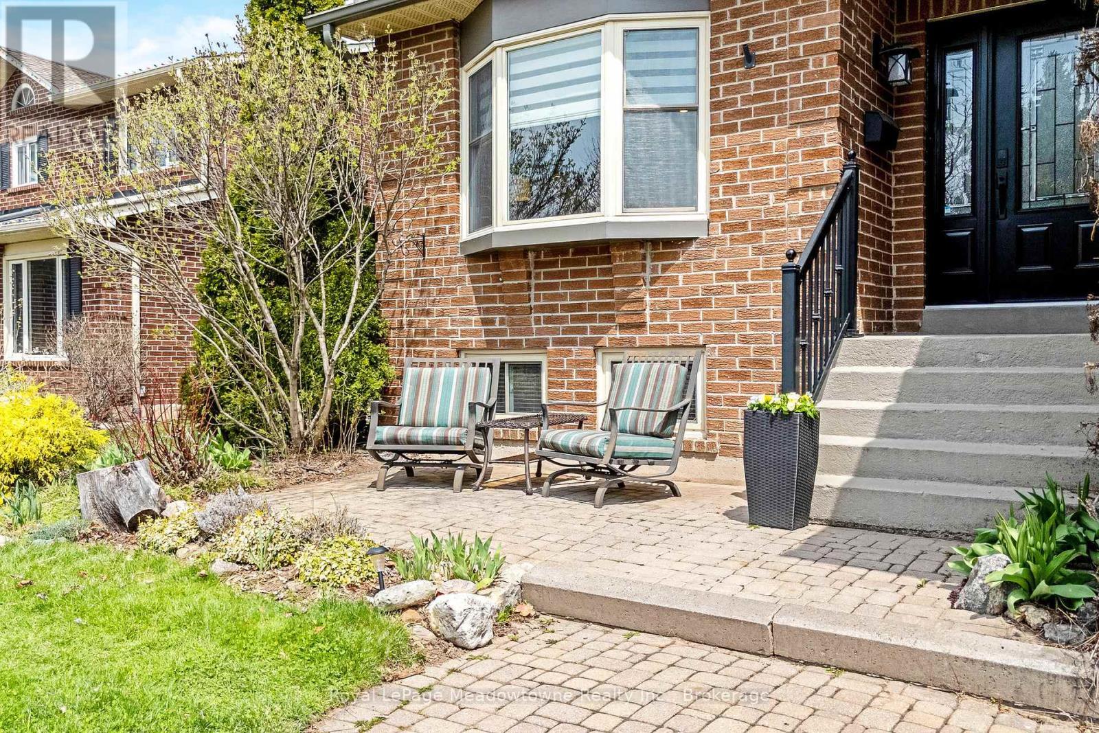 












738 ROBERTSON CRESCENT

,
Milton (TM Timberlea),




Ontario
L9T4W4

