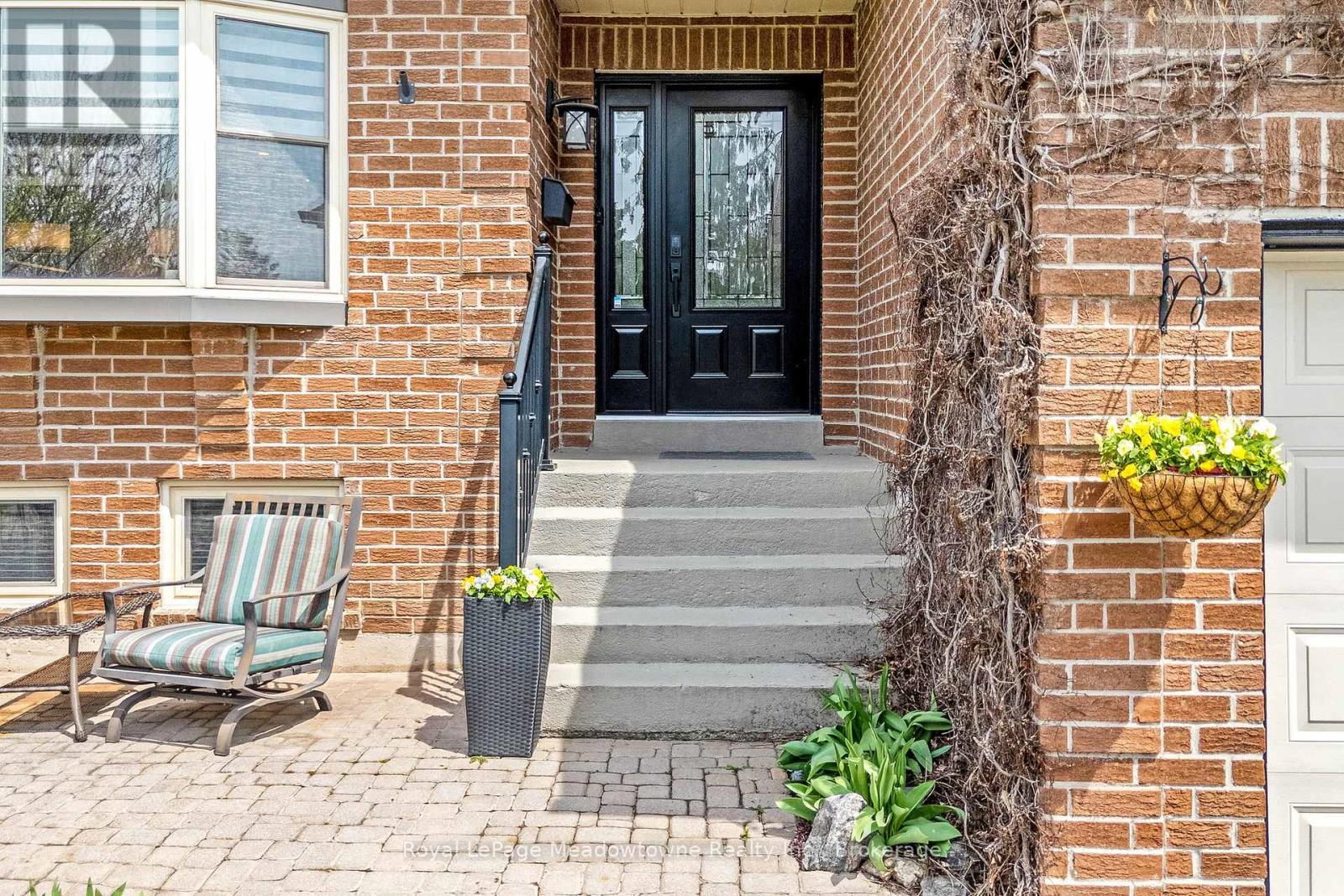 












738 ROBERTSON CRESCENT

,
Milton (TM Timberlea),




Ontario
L9T4W4

