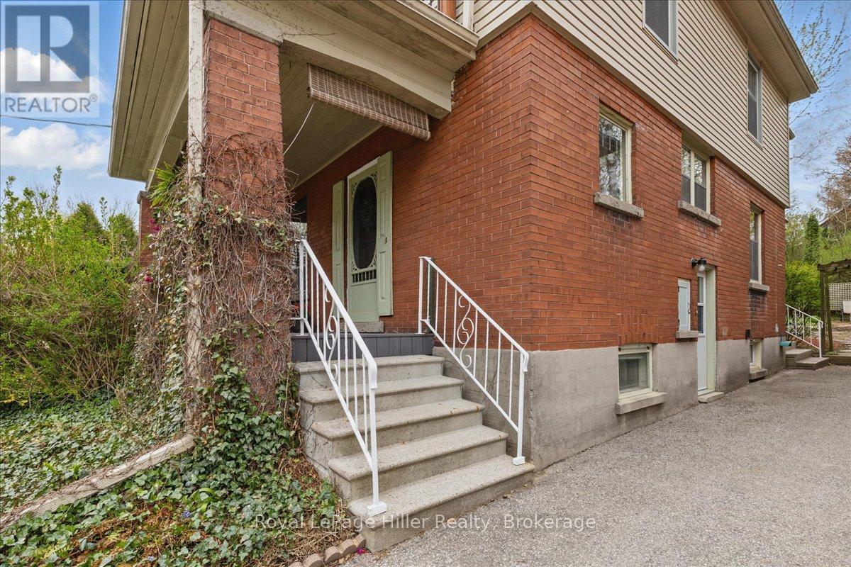 












61 BALLANTYNE AVENUE

,
Stratford,




Ontario
N5A3A6

