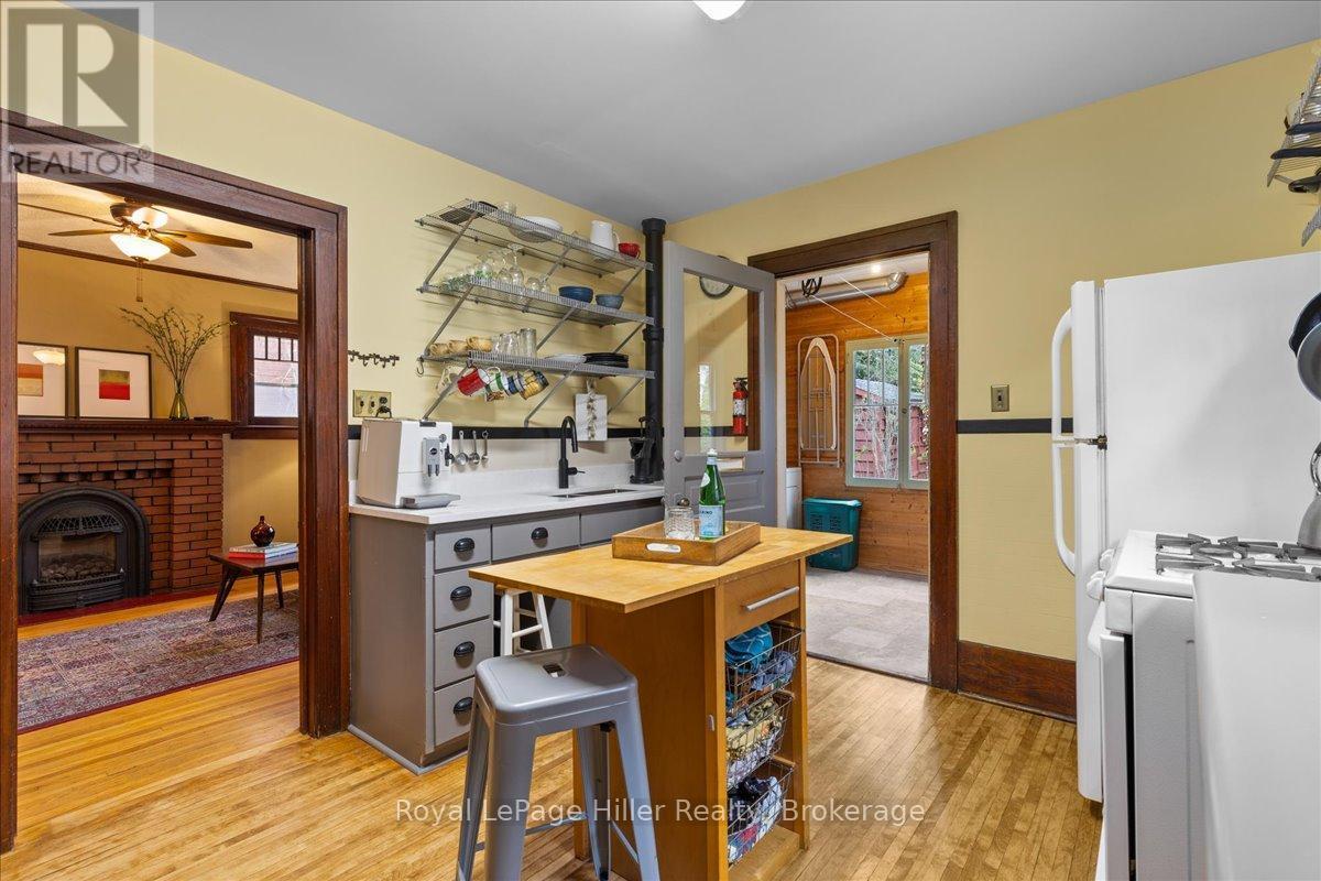












61 BALLANTYNE AVENUE

,
Stratford,




Ontario
N5A3A6

