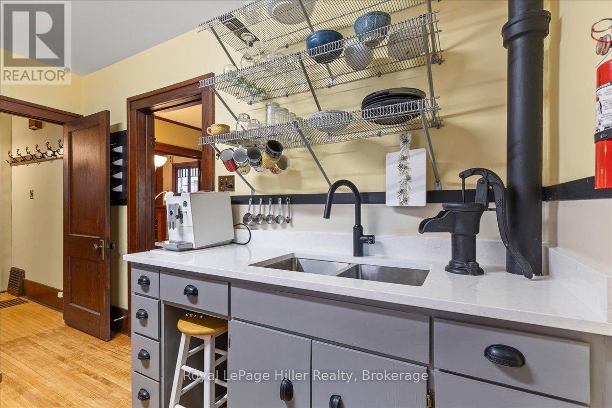 












61 BALLANTYNE AVENUE

,
Stratford,




Ontario
N5A3A6

