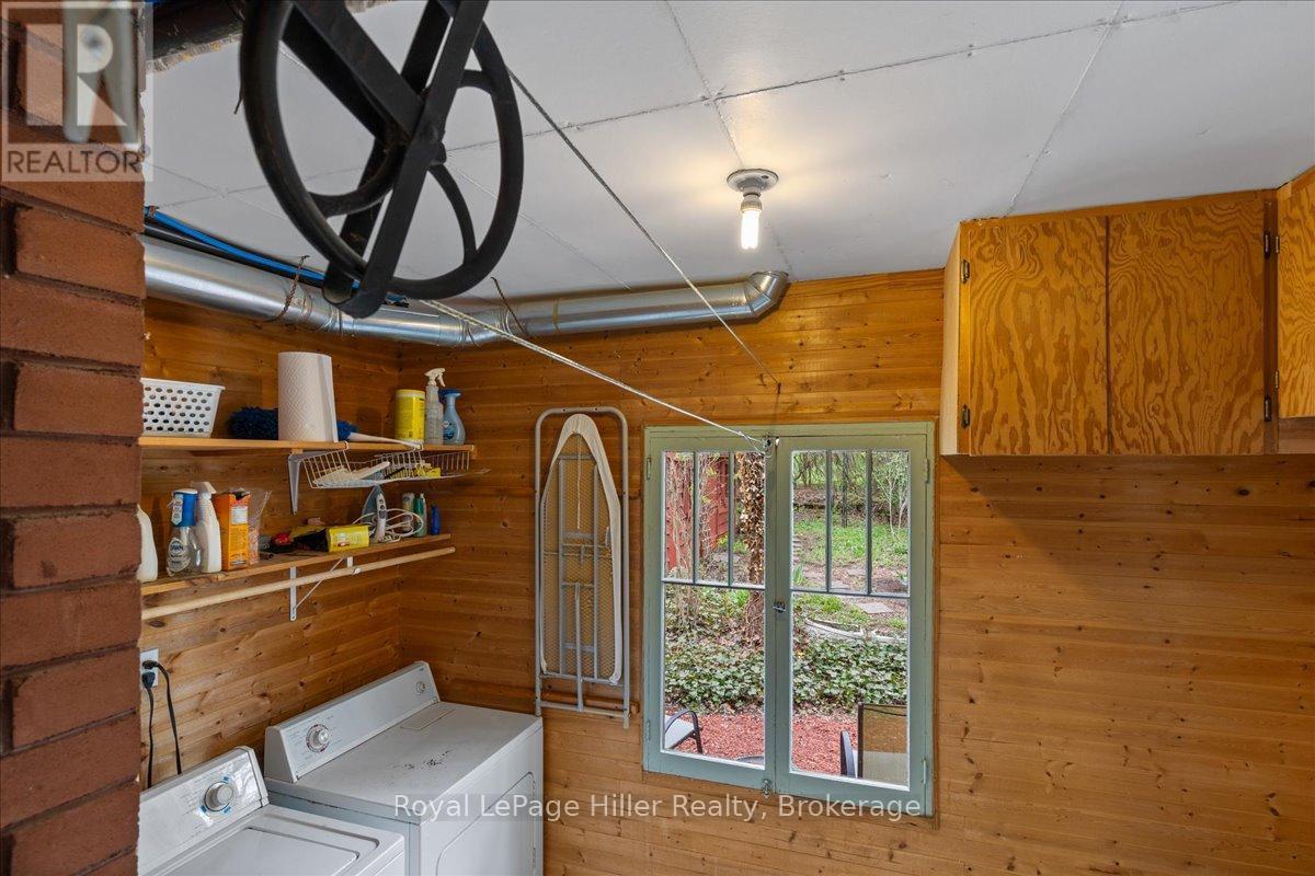 












61 BALLANTYNE AVENUE

,
Stratford,




Ontario
N5A3A6

