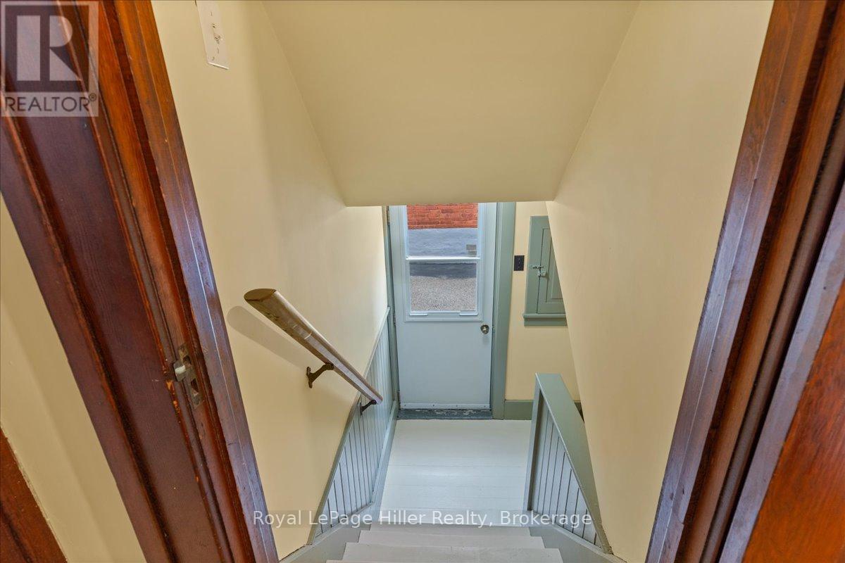 












61 BALLANTYNE AVENUE

,
Stratford,




Ontario
N5A3A6


