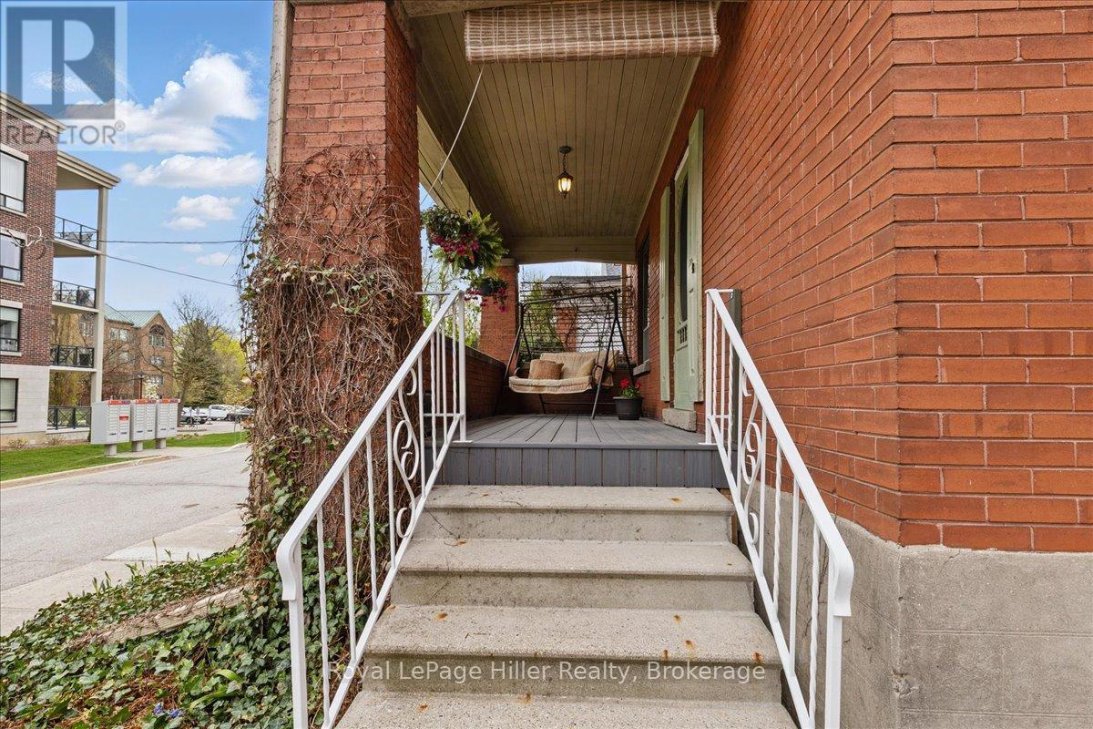 












61 BALLANTYNE AVENUE

,
Stratford,




Ontario
N5A3A6

