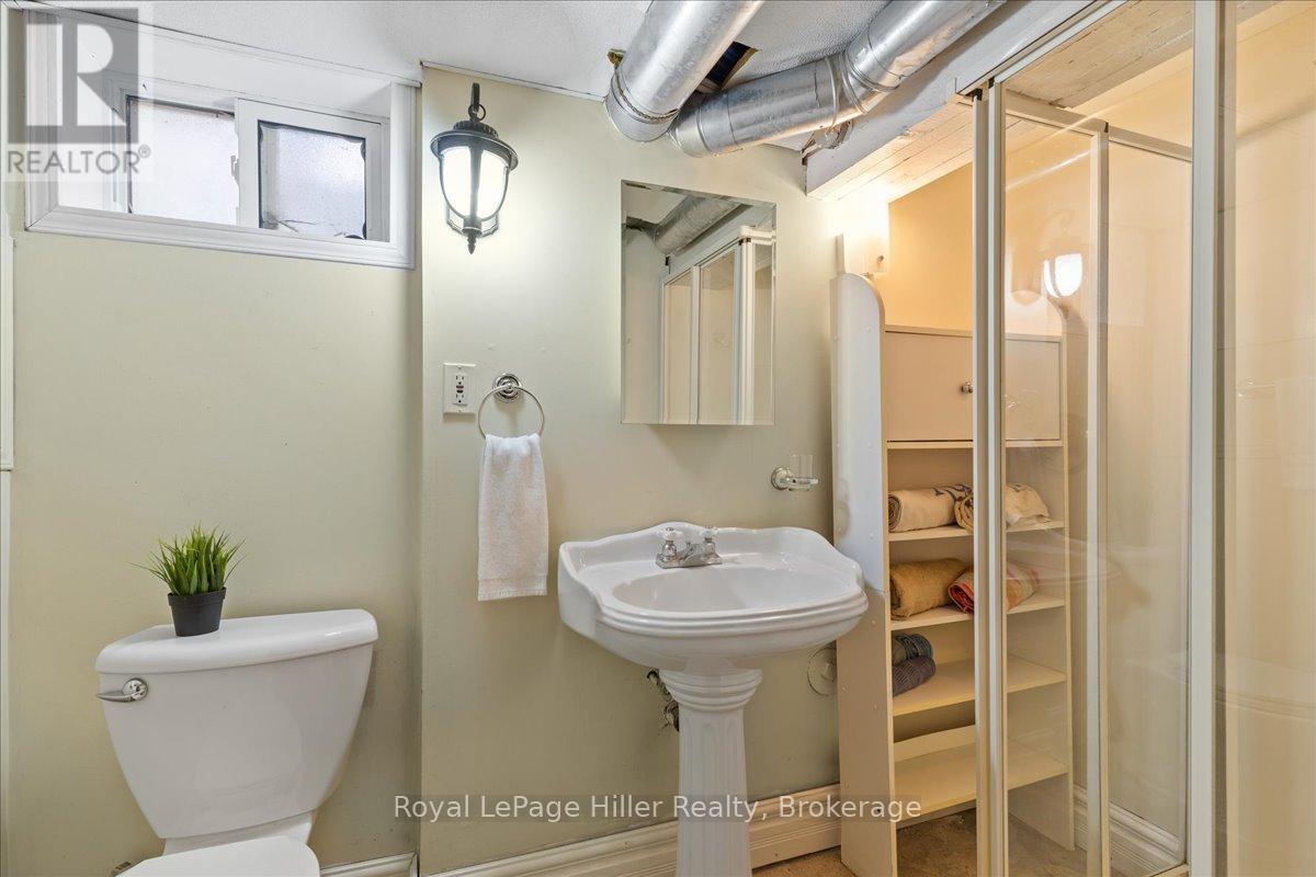 












61 BALLANTYNE AVENUE

,
Stratford,




Ontario
N5A3A6

