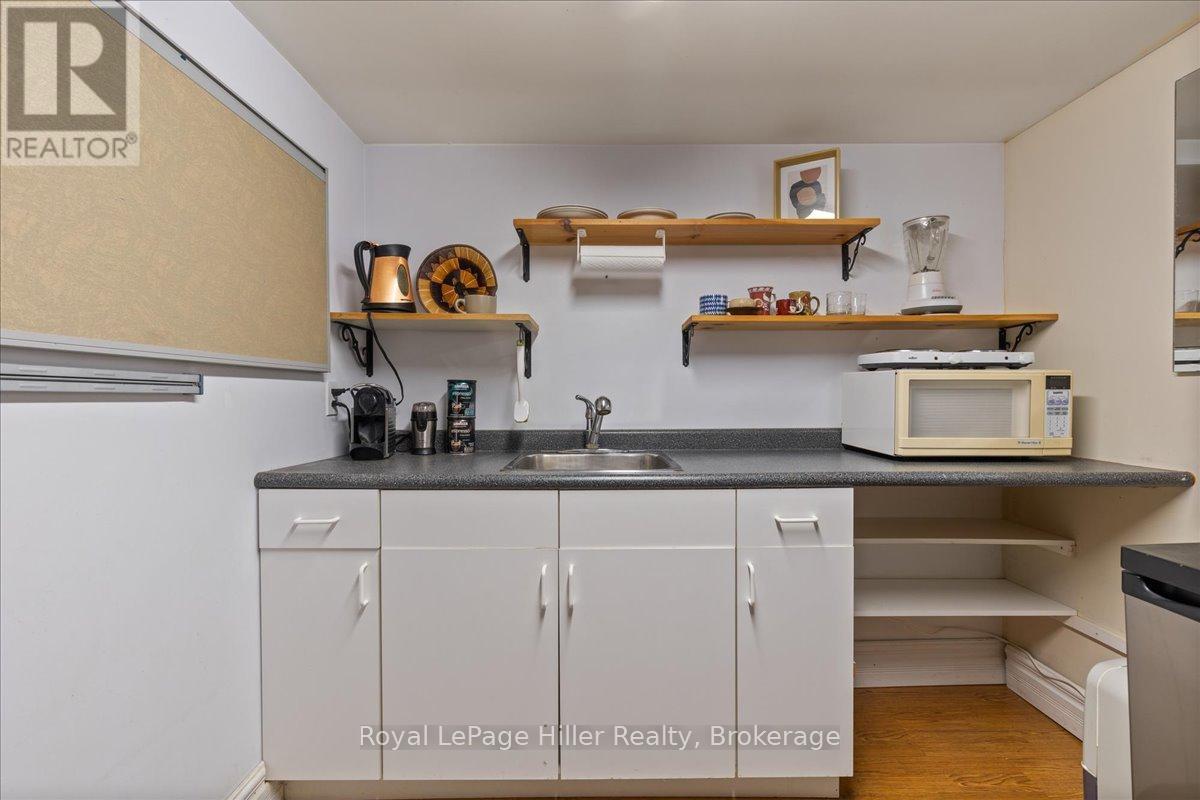












61 BALLANTYNE AVENUE

,
Stratford,




Ontario
N5A3A6

