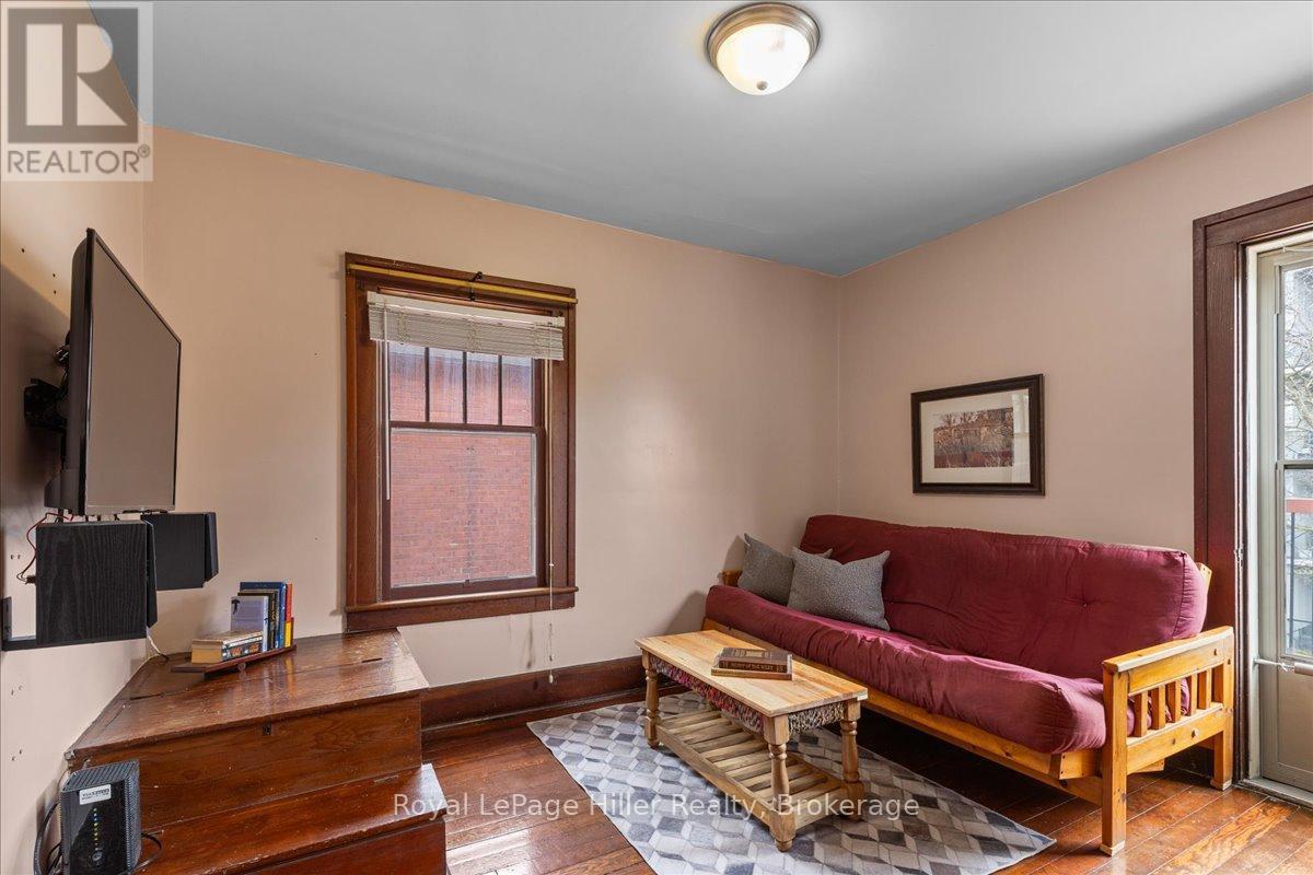 












61 BALLANTYNE AVENUE

,
Stratford,




Ontario
N5A3A6

