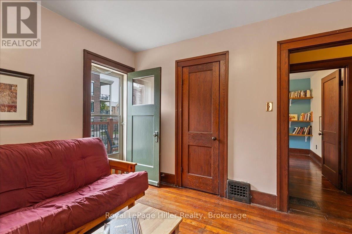 












61 BALLANTYNE AVENUE

,
Stratford,




Ontario
N5A3A6

