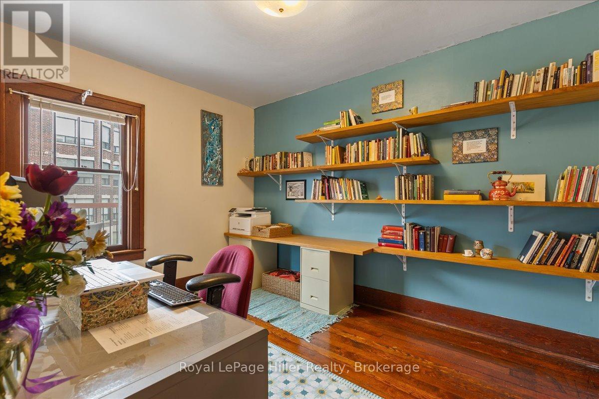 












61 BALLANTYNE AVENUE

,
Stratford,




Ontario
N5A3A6

