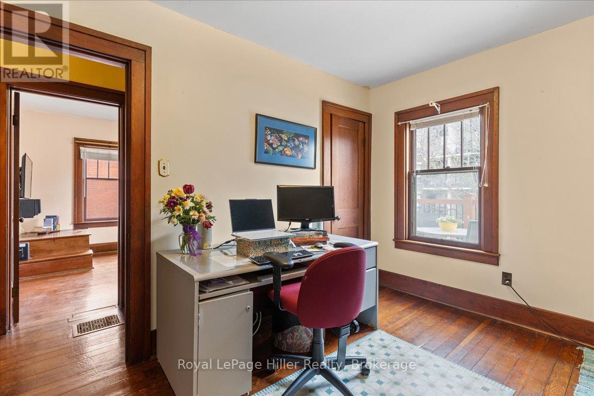 












61 BALLANTYNE AVENUE

,
Stratford,




Ontario
N5A3A6

