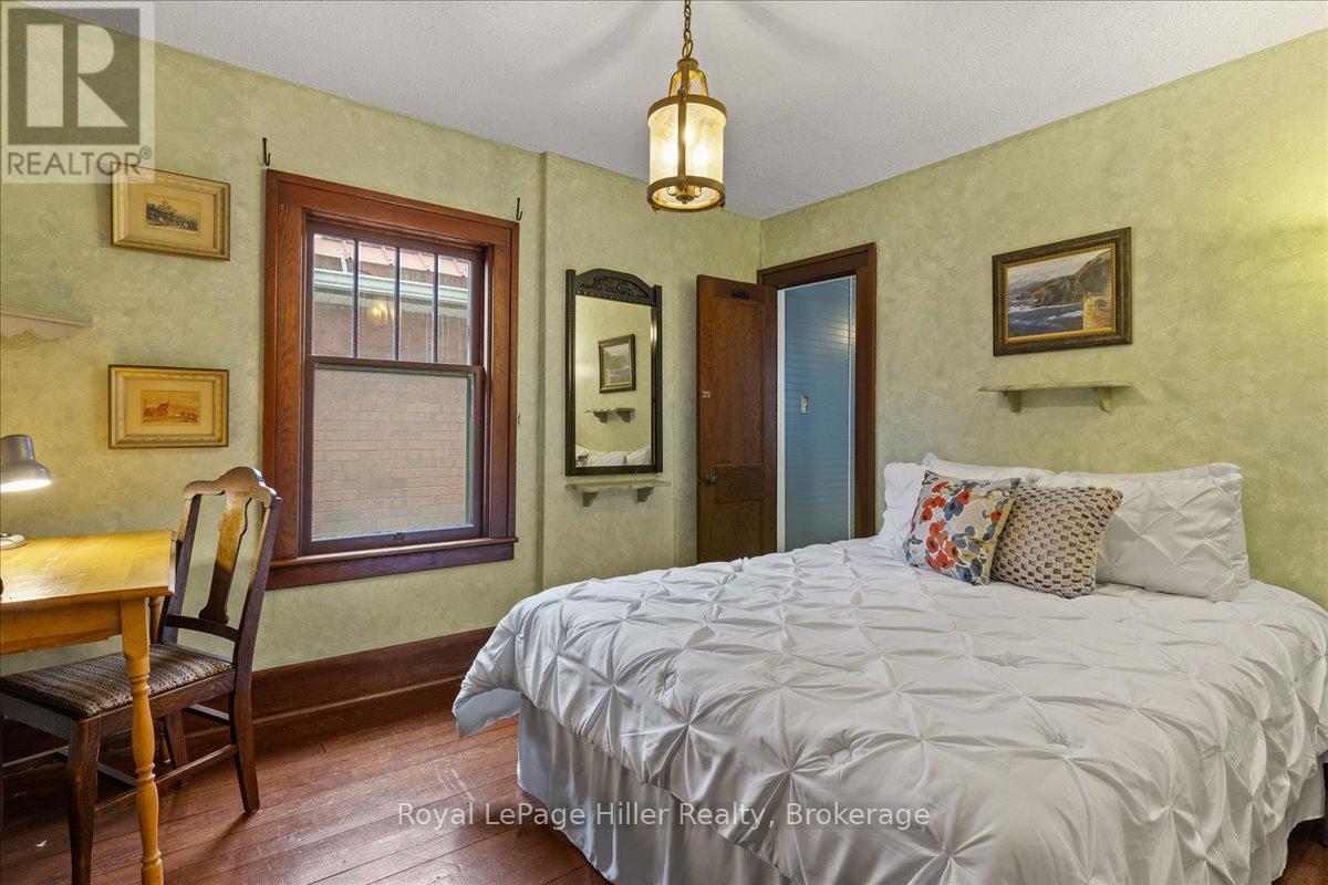 












61 BALLANTYNE AVENUE

,
Stratford,




Ontario
N5A3A6

