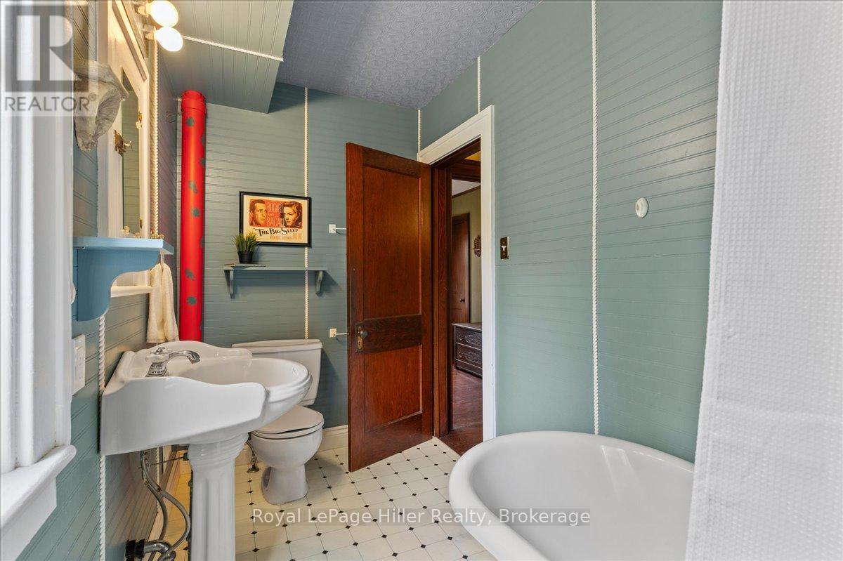 












61 BALLANTYNE AVENUE

,
Stratford,




Ontario
N5A3A6

