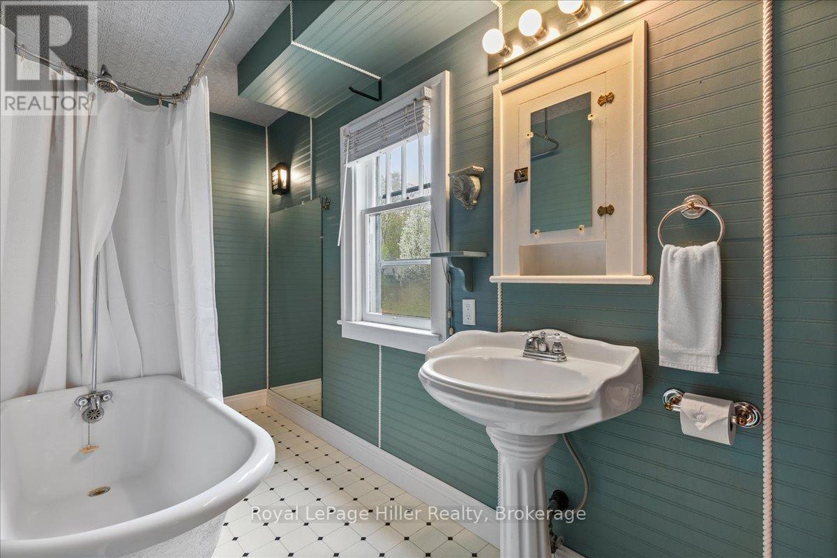 












61 BALLANTYNE AVENUE

,
Stratford,




Ontario
N5A3A6

