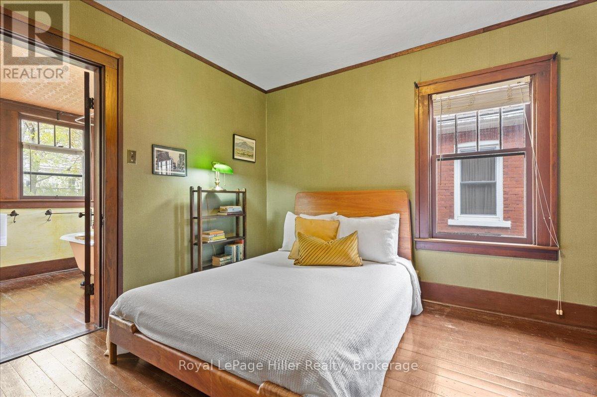 












61 BALLANTYNE AVENUE

,
Stratford,




Ontario
N5A3A6

