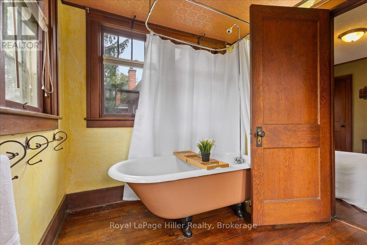












61 BALLANTYNE AVENUE

,
Stratford,




Ontario
N5A3A6

